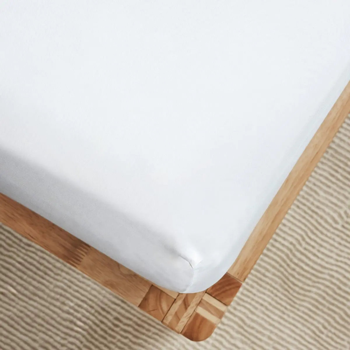 Airy CleanBamboo® Sateen+ Fitted Sheet by ettitude