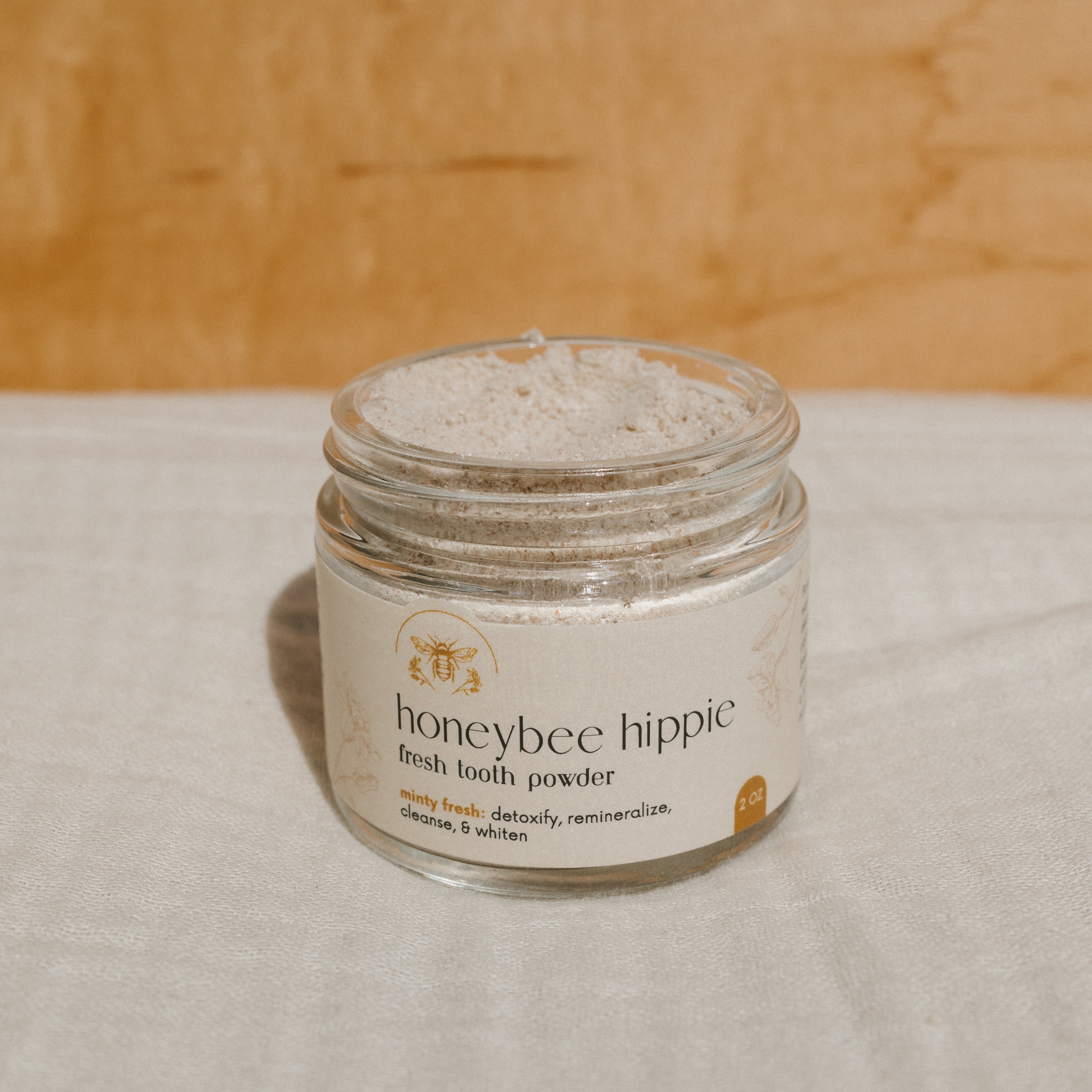 fresh tooth powder by Honeybee Hippie