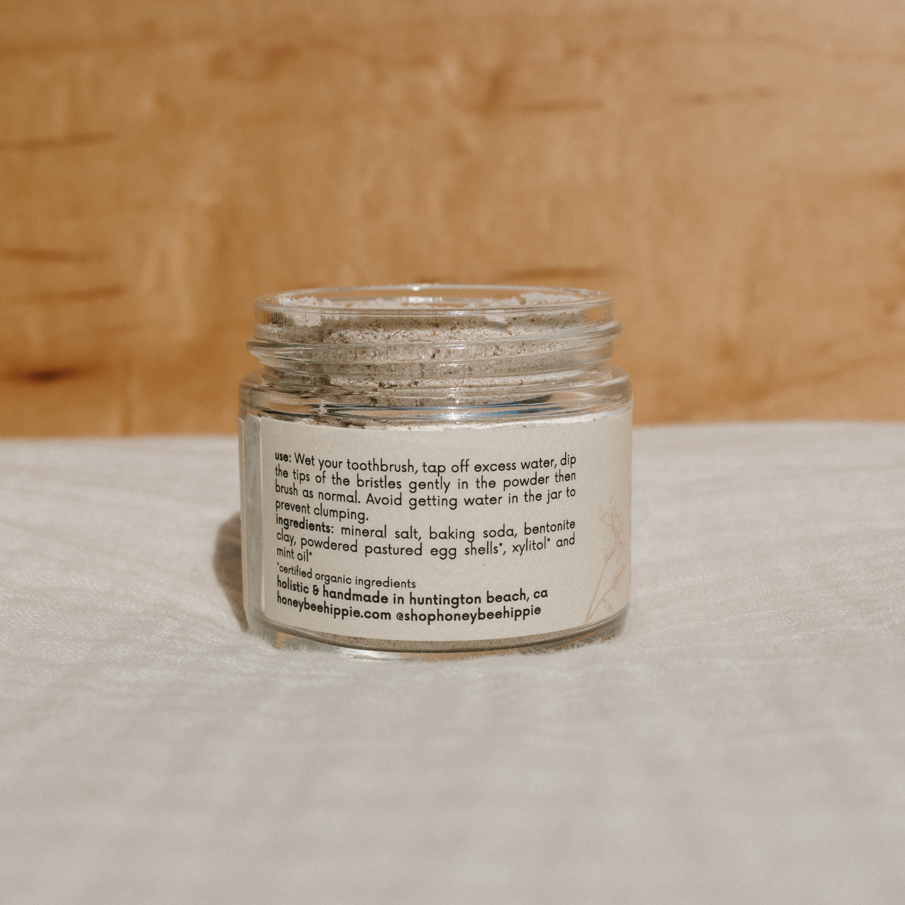fresh tooth powder by Honeybee Hippie