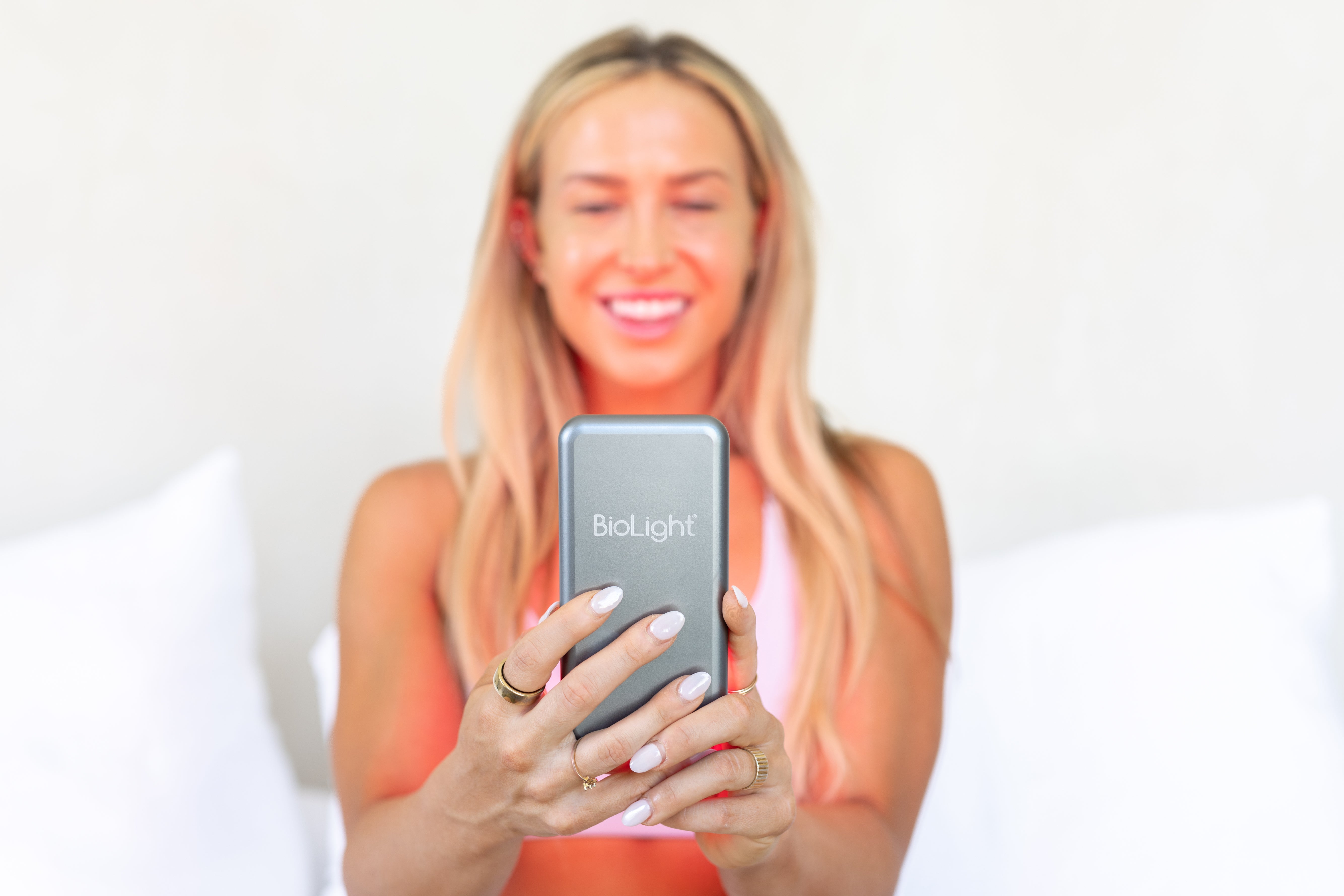 Glow: Portable Red Light Therapy Device - Slimmest Handheld Solution for On-the-Go Relief
