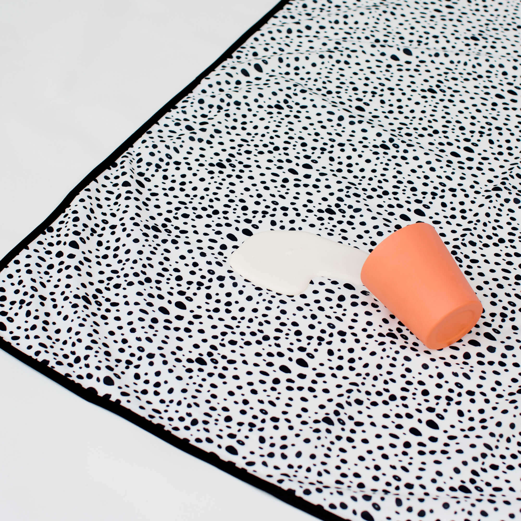 BapronBaby® Splash Mat by ezpz