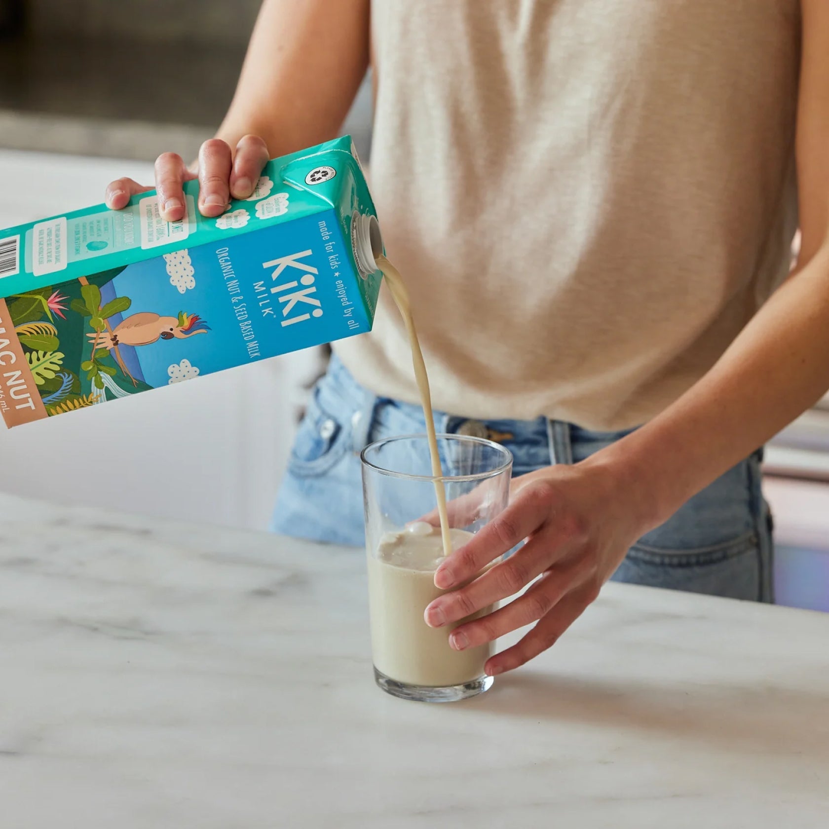 Mac Nut Kiki Milk • 32 fl oz • Pack of 6 by Kiki Milk